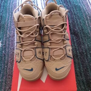 Nike Air UPTEMPO Tan Sz 7 Youth (Big Boy) or Sz 8 or 8.5 Women BRAND NEW